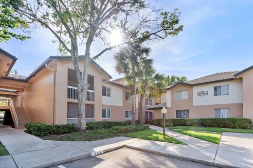 Residential complexes in Coral Springs, Broward County