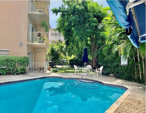 Residential complexes in Bay Harbor Islands, Miami-Dade