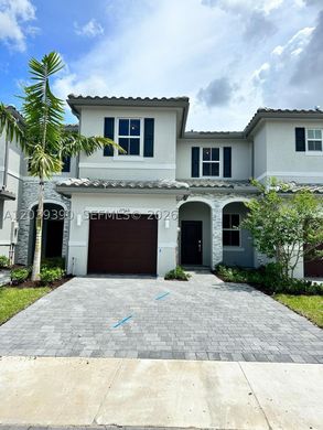 Townhouse in Coral Springs, Broward County