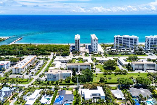 Residential complexes in Boca Raton, Palm Beach