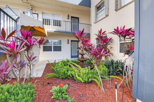Residential complexes in Delray Beach, Palm Beach