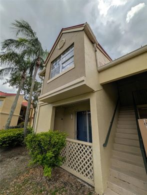 ハイアリア, Miami-Dade Countyのアパートメント・コンプレックス