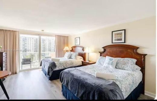 Residential complexes in Sunny Isles Beach, Miami-Dade