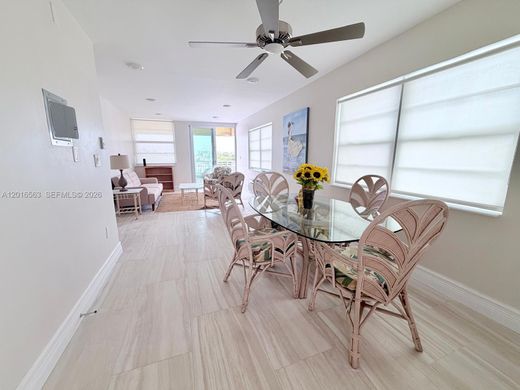Residential complexes in Miami Beach, Miami-Dade
