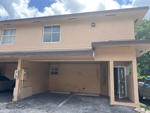 Townhouse in North Miami, Miami-Dade