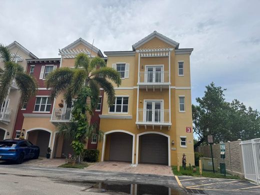 Townhouse in Lighthouse PT, Broward County