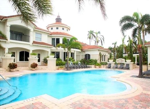 Residential complexes in Boynton Beach, Palm Beach