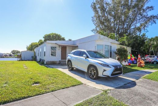 Villa in Pembroke Pines, Broward County