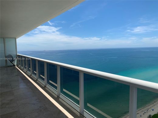 Residential complexes in Hallandale, Broward County