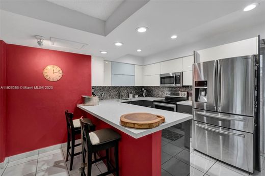 ハイアリア, Miami-Dade Countyのアパートメント・コンプレックス