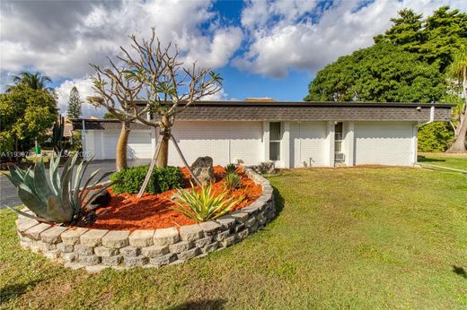 Villa - Tamarac, Broward County