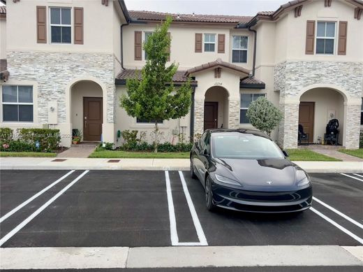 Townhouse in North Miami, Miami-Dade
