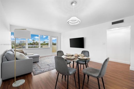 Residential complexes in Hallandale, Broward County