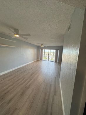 Residential complexes in Deerfield Beach, Broward County