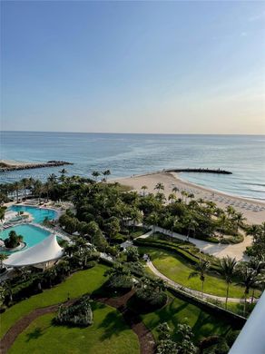 Residential complexes in Bal Harbour, Miami-Dade