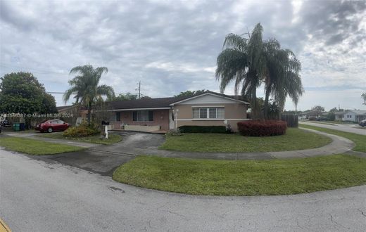 Βίλα σε Miami Terrace Mobile Home, Miami-Dade County