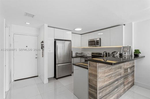 Residential complexes in Miami Beach, Miami-Dade