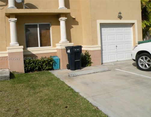 Residential complexes in Doral, Miami-Dade