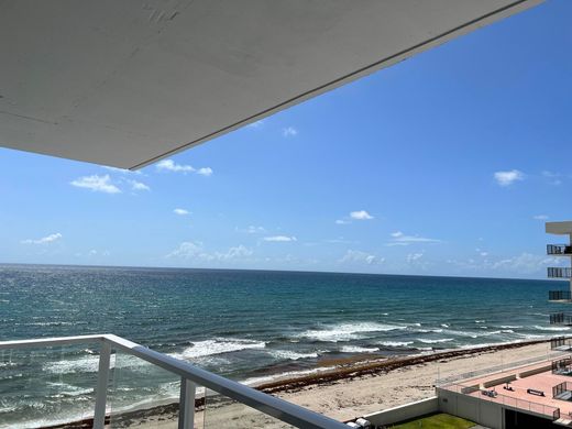 Residential complexes in Palm Beach, Florida