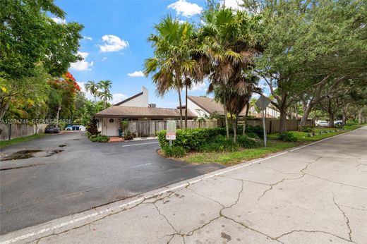 Жилой комплекс, Майами, Miami-Dade County