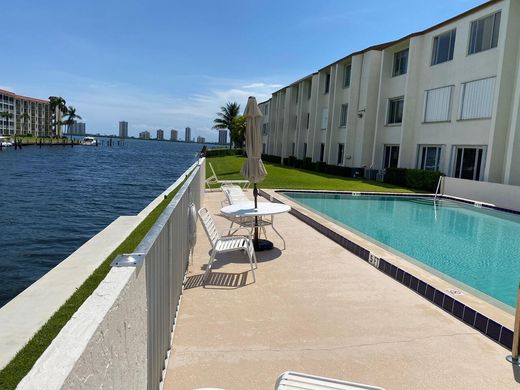 Residential complexes in North Palm Beach, Palm Beach