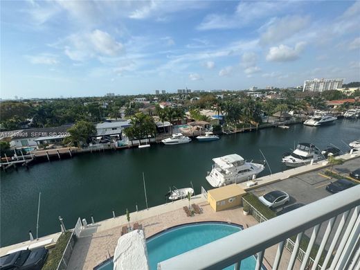 Residential complexes in North Miami, Miami-Dade