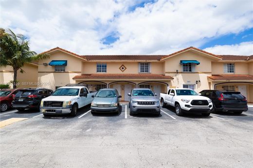 Residential complexes in Hialeah Gardens, Miami-Dade