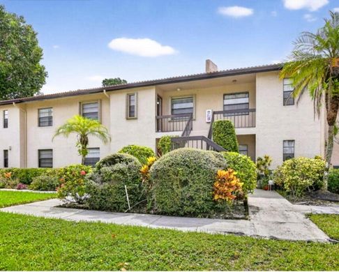 Residential complexes in Boca Raton, Palm Beach