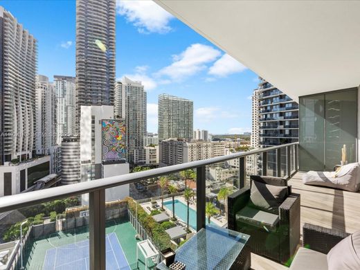 マイアミ, Miami-Dade Countyのアパートメント・コンプレックス