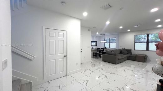 Townhouse in Hialeah, Miami-Dade