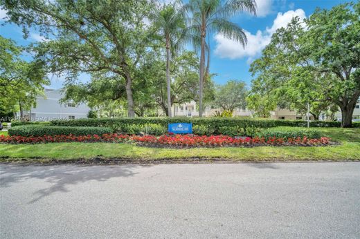 Residential complexes in Oakland Park, Broward County