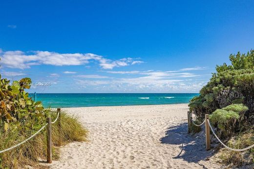 Residential complexes in Miami Beach, Miami-Dade