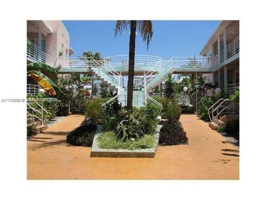 Residential complexes in Miami Beach, Miami-Dade