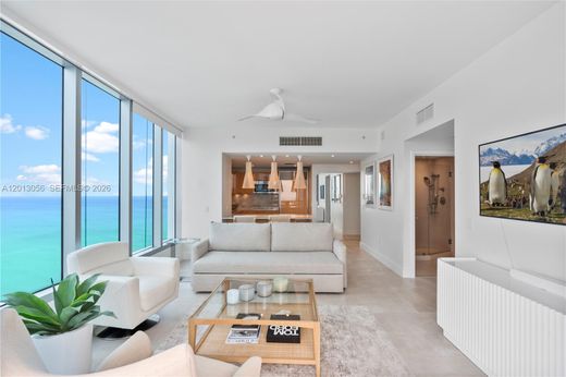 Residential complexes in Miami Beach, Miami-Dade