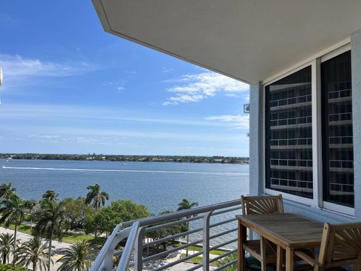 Residential complexes in West Palm Beach, Palm Beach
