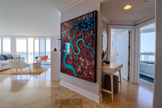 Residential complexes in Miami Beach, Miami-Dade