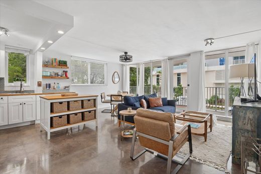 Residential complexes in Fort Lauderdale, Broward County