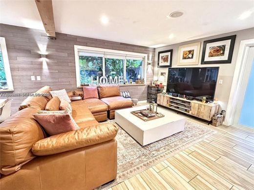 Residential complexes in Miami Beach, Miami-Dade