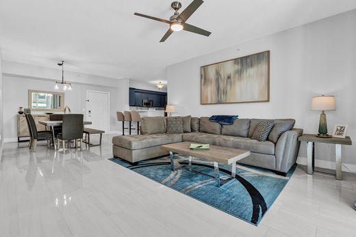 Residential complexes in Lantana, Palm Beach