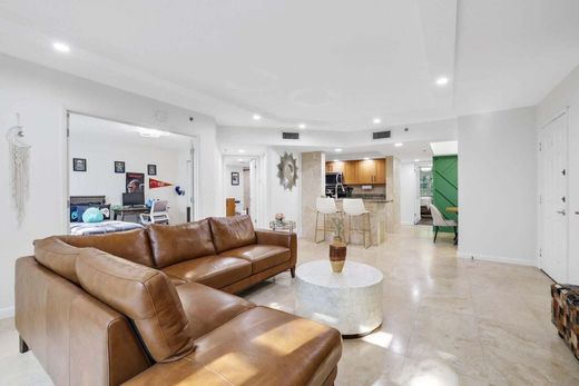 Residential complexes in Boca Raton, Palm Beach