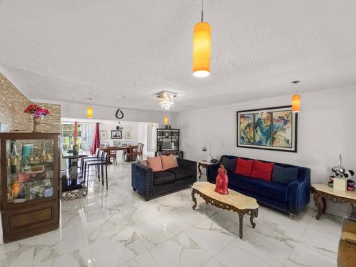 Villa en North Miami, Miami-Dade County