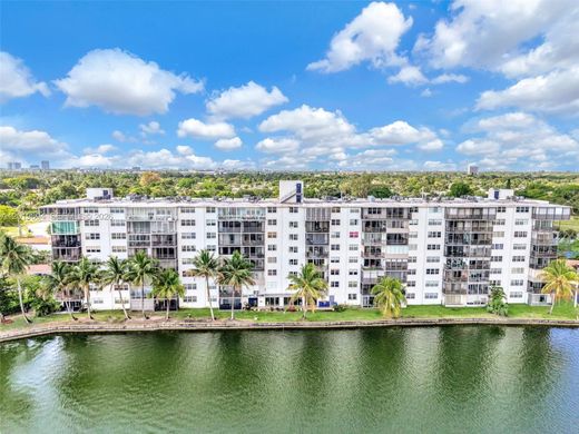 Residential complexes in Miami, Miami-Dade