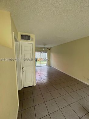 Townhouse in Lauderhill, Broward County
