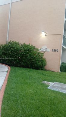 مجمع شقق ﻓﻲ Hialeah, Miami-Dade County