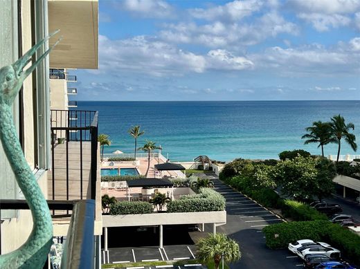 Residential complexes in Palm Beach, Florida