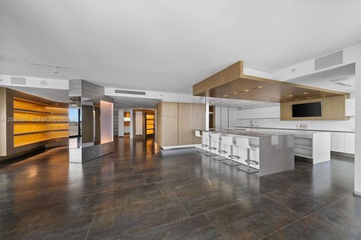 Residential complexes in Bal Harbour, Miami-Dade