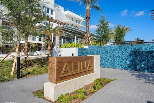 Residential complexes in Boca Raton, Palm Beach