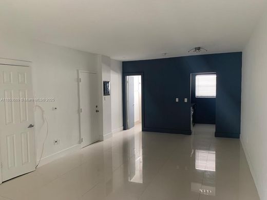 Residential complexes in Miami Beach, Miami-Dade