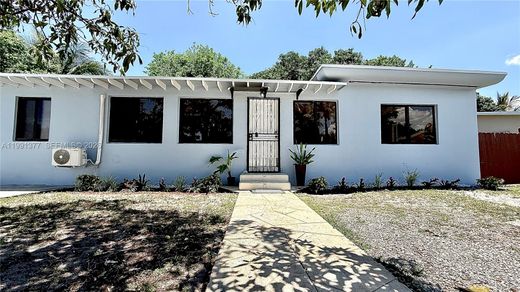 Villa in North Miami, Miami-Dade