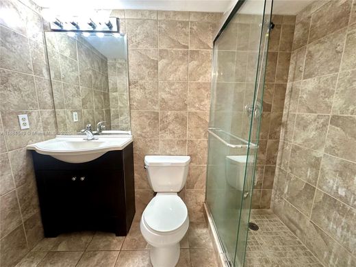 Complexes résidentiels à Hallandale Beach, Comté de Broward